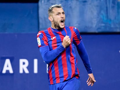 Stoichkov celebra el segundo gol de la SD Eibar ante la SD Huesca el pasado 29 de enero en Ipurua.