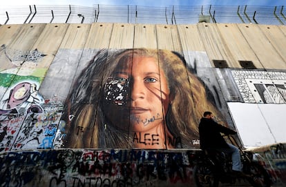 The image of Ahed Tamimi, a young Palestinian woman imprisoned by the Israeli regime after slapping a soldier, is depicted on the wall of the Aida refugee camp in Bethlehem, West Bank, on December 10.