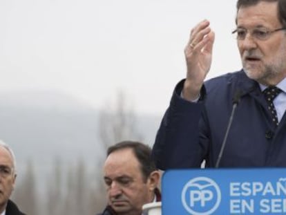 El presidente del PP y candidato a la Presidencia del Gobierno, Mariano Rajoy, pronuncia unas palabras en Logroño.