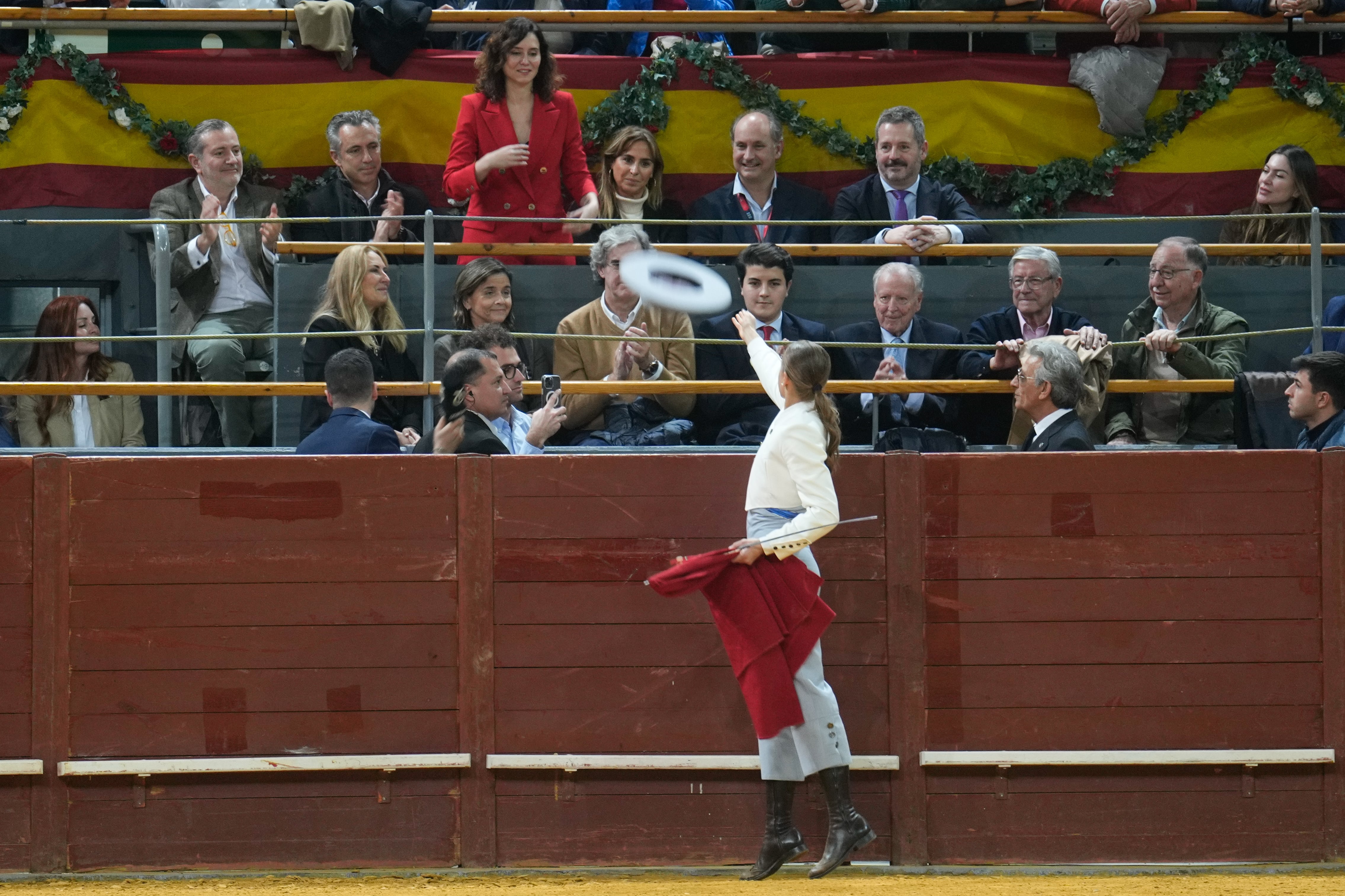 El Gobierno de Ayuso dejará de considerar “maltrato” el toro embolado y abrirá la puerta a su celebración en Madrid