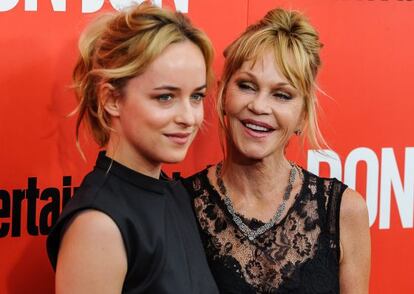 Dakota Johnson con su madre, Melanie Griffith.