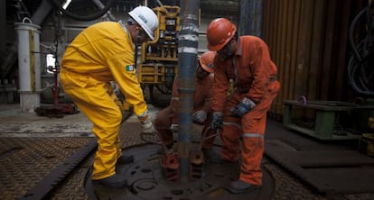 Pemex workers on an oil platform in the Gulf of Mexico.