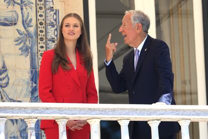 La Princesa Leonor y el presidente de la República Portuguesa, Marcelo Rebelo de Sousa, durante su encuentro en el Palacio de Belém.