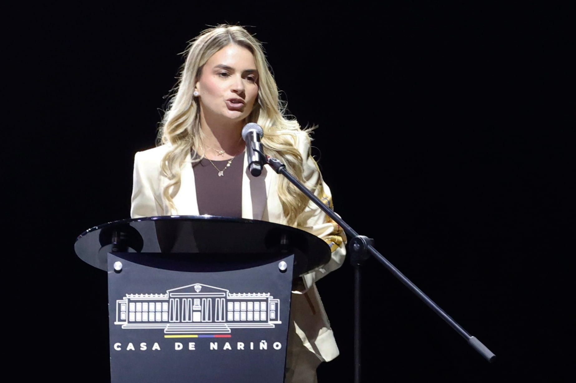 El protagonismo de Ana Lucía Pineda repotencia la debatida figura de la primera dama