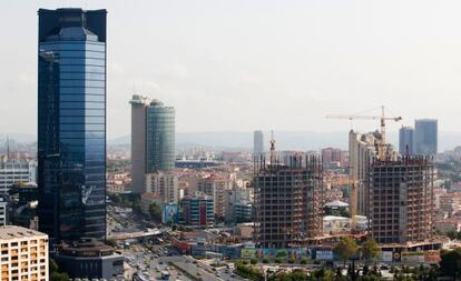 Vista de Estambul, con varios edificios en construcción.