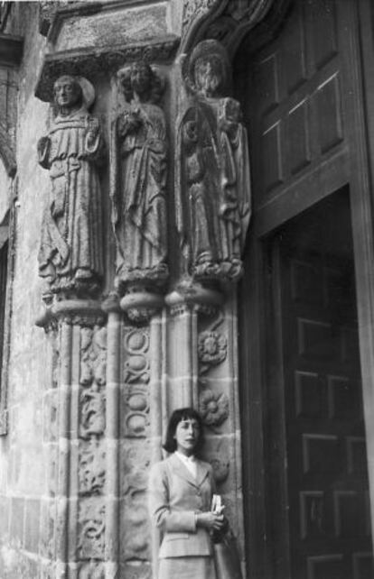 Aurora Bernárdez, en los años cincuenta en Santiago de Compostela.