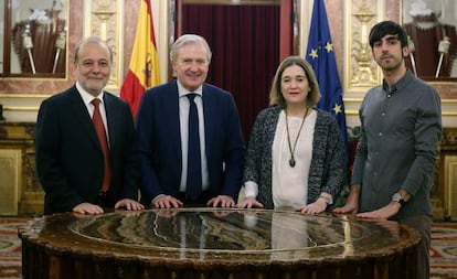 De izquierda a derecha, los diputados José Andrés Torres Mora (PSOE), Emilio del Río (PP), Marta Rivera de la Cruz (Ciudadanos) y Eduardo Maura (Podemos) este miércoles, en el Congreso de los Diputados.