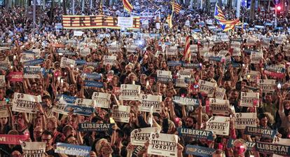 Manifestaci&oacute;n en Barcelona contra el arresto de los dos l&iacute;deres separatistas catalanes, Jordi S&agrave;nchez y Jordi Cuixart.