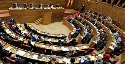 Vista de una sesi&oacute;n parlamentaria de Les Corts.