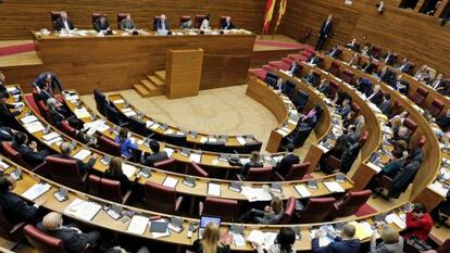 Vista de una sesi&oacute;n parlamentaria de Les Corts.