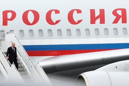 Vladímir Putin llega a la Base Conjunta Elmendorf-Richardson para reunirse con el presidente estadounidense.