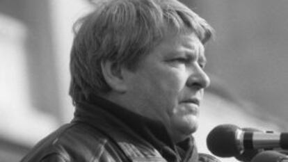 Yuri Abramochkin durante un mitin en apoyo de Borís Yeltsin.