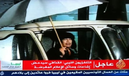 Imagen de la cadena Al Arabiya del breve discurso del dictador libio.