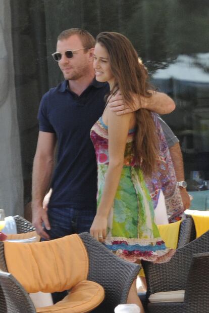 Katarina Knezevic junto a Guy Ritchie, con quien se le relacionó, en Portocervo en 2009.