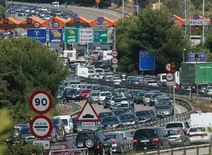 Aspecto que presentaba en la mañana de ayer el peaje de El Vendrell en la AP-7.