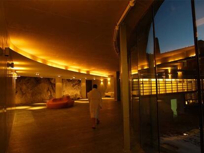 Este pasillo interior comunica el hotel con el <i>spa</i> Termas de Tiberio.