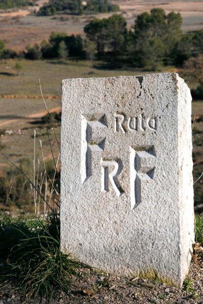 Hito de la ruta de Félix en Cazorla (Jaén).