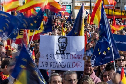 Concentración convocada por el PP en contra de la amnistía, el domingo en la Puerta del Sol de Madrid.