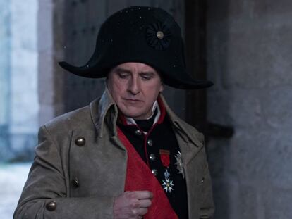 Los agentes de ‘El Ministerio del Tiempo’ han de negociar con Napoleón