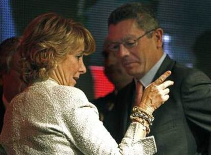 Esperanza Aguirre y Alberto Ruiz Gallardón, en un encuentro con empresarios el pasado mayo.