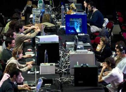 Asistentes a la <i>Campus Party,</i> ayer, en el día de su inauguración.