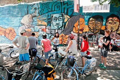 Todas las grandes ciudades inventan formas nuevas para mostrar lo mejor de sí mismas. En Buenos Aires se han creado todo tipo de circuitos temáticos para los visitantes, como las rutas guiadas de Biking Buenos Aires, que recorren los carriles-bici y parques de Palermo.