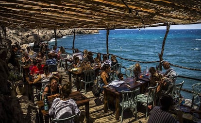 Diners at a beach bar in Cala Deià.