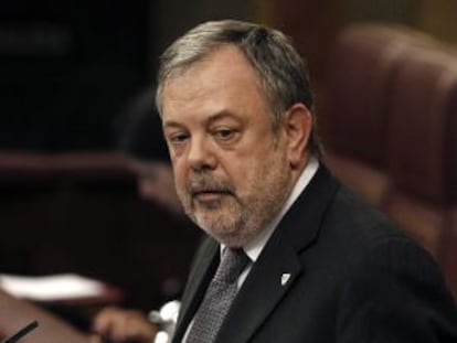 Pedro Mar&iacute;a Azpiazu (PNV) durante el debate hoy del Proyecto de ley de los Presupuestos para 2012 en el pleno del Congreso.