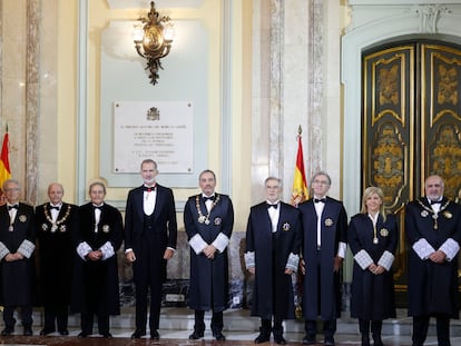 El rey Felipe posaba en septiembre con los miembros de la sala de gobierno del Tribunal Supremo, encabezados por Francisco Marín.