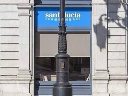 Un a sucursal de Santalucía Seguros.