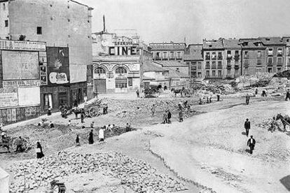 Madrid, 1910. Inicio de las obras de construcción de la Gran Vía, según el proyecto aprobado en 1904.
