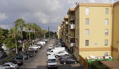 El edificio de apartamentos en el que tuvo lugar el tiroteo que acab&oacute; con la vida de seis vecinos.