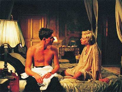 Mark Umbers y Scarlett Johansson, en <i>A good woman. <i>