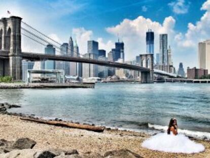 Zona de parque recién remodelada del Dumbo, en Brooklyn, con vistas a Manhattan.