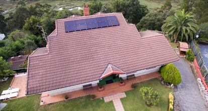 Paneles de SolarProfit en el tejado de una vivienda.  