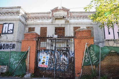 Edificio abandonado de la Fundación Goicochea Isusi, inaugurado en el año 1924, en la calle General Ricardos, distrito de Carabanchel. 