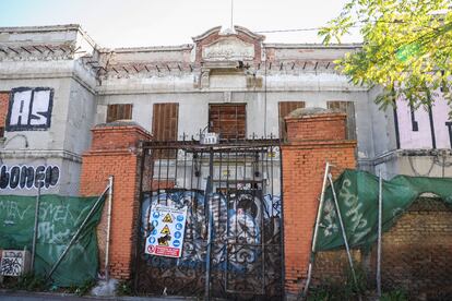 Edificio abandonado de la Fundación Goicochea Isusi, inaugurado en el año 1924, en la calle General Ricardos, distrito de Carabanchel. 