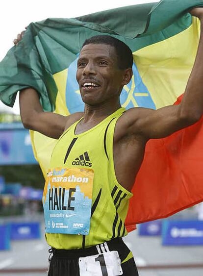 Gebrselassie, exultante tras conseguir el triunfo