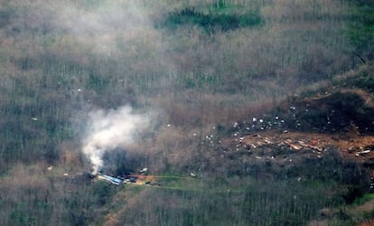 Destroços do helicóptero em que morreram Kobe Bryant e sua filha.