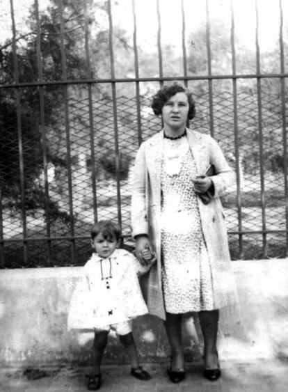 El Ché, de niño, con su niñera gallega Carmen Arias
