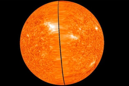 Imagen de la cara del sol no visible desde la Tierra tomada en alta resolución el pasado 2 de febrero por las dos sondas 'Stereo'. La línea negra central se debe a que aún faltaban datos hace cuatro días.