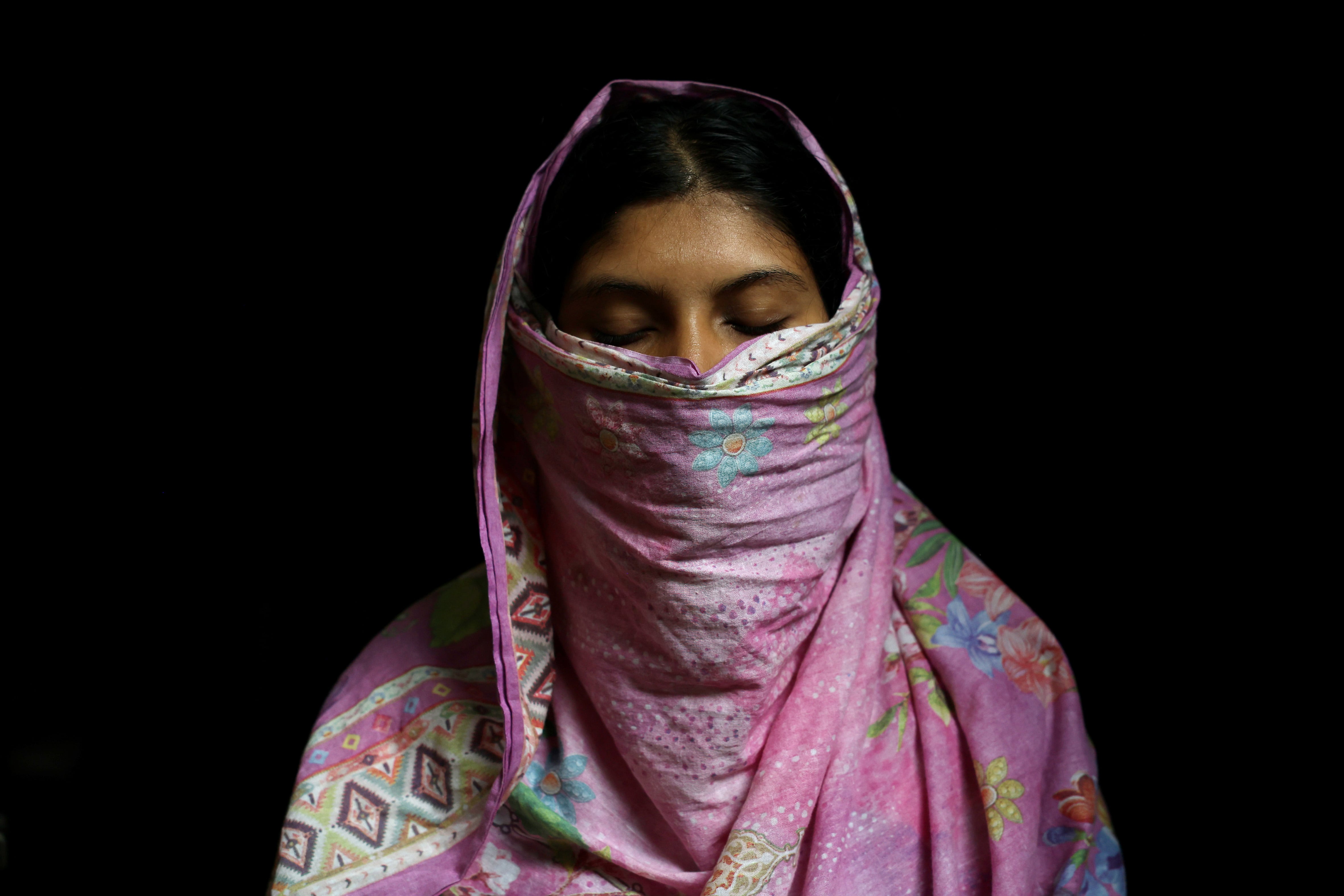 Bithi viajó a Abu Dabi y acabó vendida en un burdel: los recortes en cooperación acechan ahora a las víctimas de trata