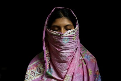 Bithi, superviviente de trata, en su casa en la periferia de Daca