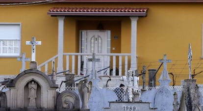 Exterior de la vivienda en la que fueron hallados los tres cad&aacute;veres.