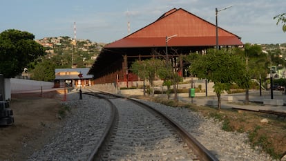La estación de pasajeros del Tren Interoceánico del Istmo de Tehuantepec en Salinas Cruz (Estado de Oaxaca).