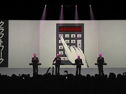 Fotograma de un vídeo del grupo femenino de electro-pop, Chicks on Speed.