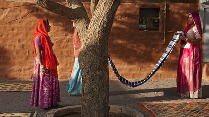 Tejedoras de alfombras en Salawas, cerca de Jodhpur.