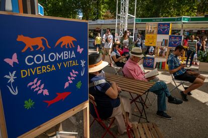 Domingo por la mañana en la Feria del Libro de Madrid.