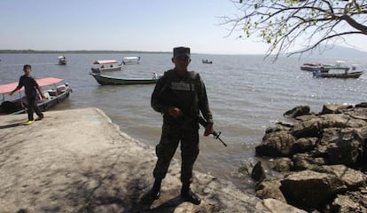 Un soldado hondureño, el sábado en Isla Conejo.