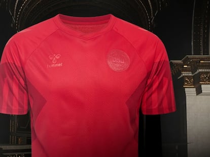 Camiseta de la primera equipación de la selección de Dinamarca para el Mundial de Qatar